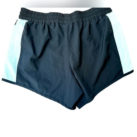 PUMA Women's Run Favorite Velocity 3" Shorts | Size Medium | EUC - Picture 2 of 2